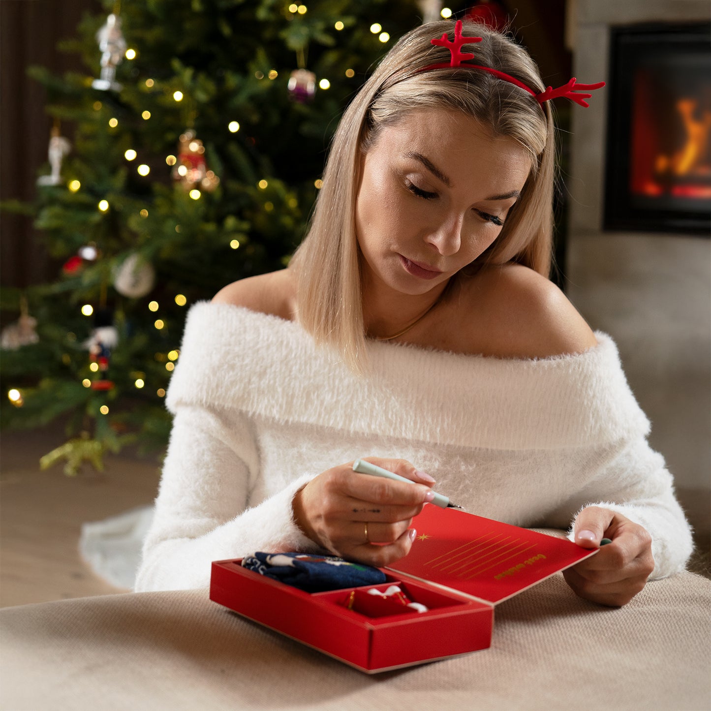 SOXO moteriškos kojinės ir Kalėdiniai eglutės žaisliukai (rinkinys)